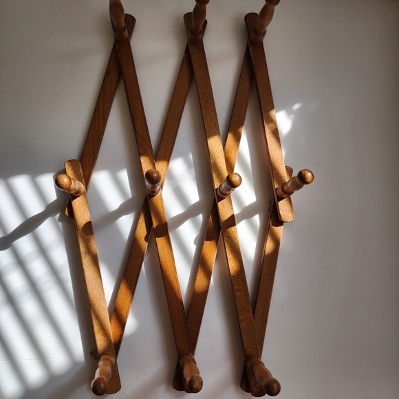 Vintage wooden accordion coat/hat/plants ect - Picture 14 of 14